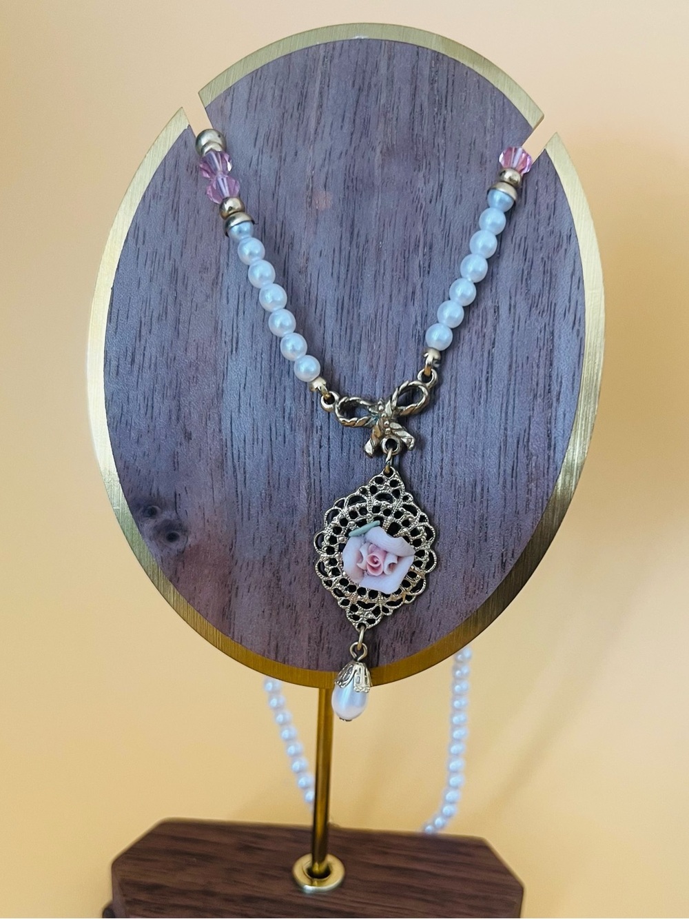 Vintage 1928 pink crystals/porcelain flower & faux pearl chocker gold tone